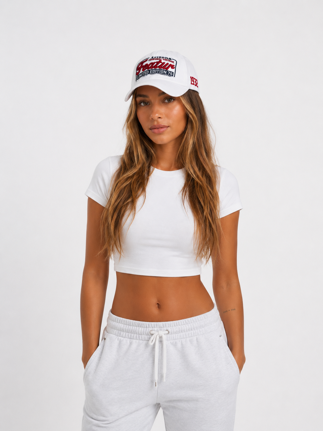Featur 1932 — White Edition